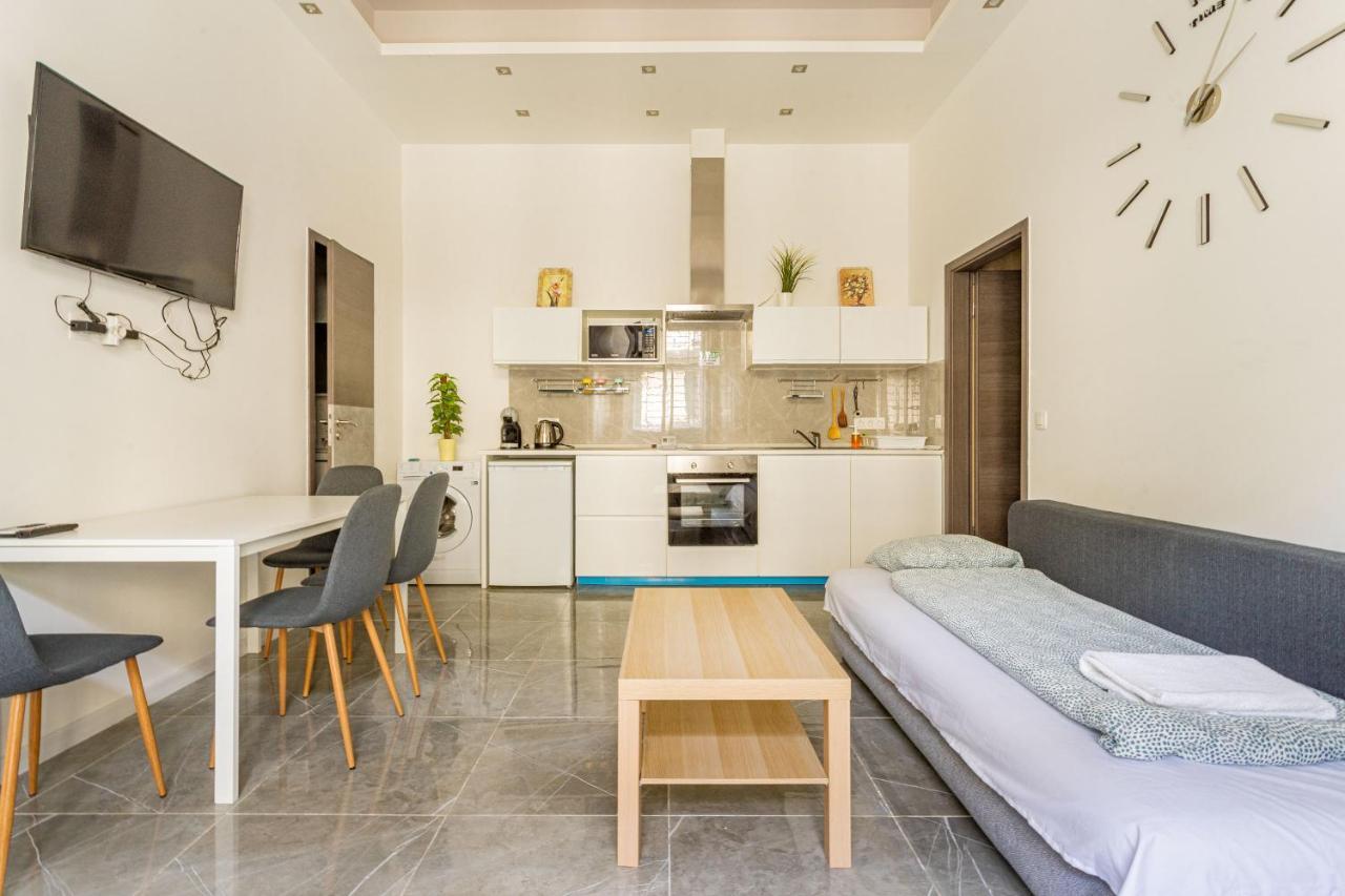 Modernized Condo At Kiraly 51 Budapeste Exterior foto