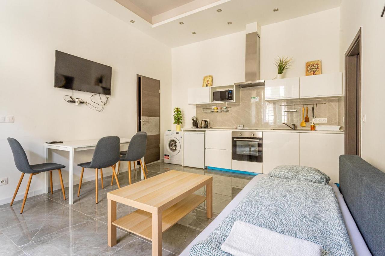 Modernized Condo At Kiraly 51 Budapeste Exterior foto