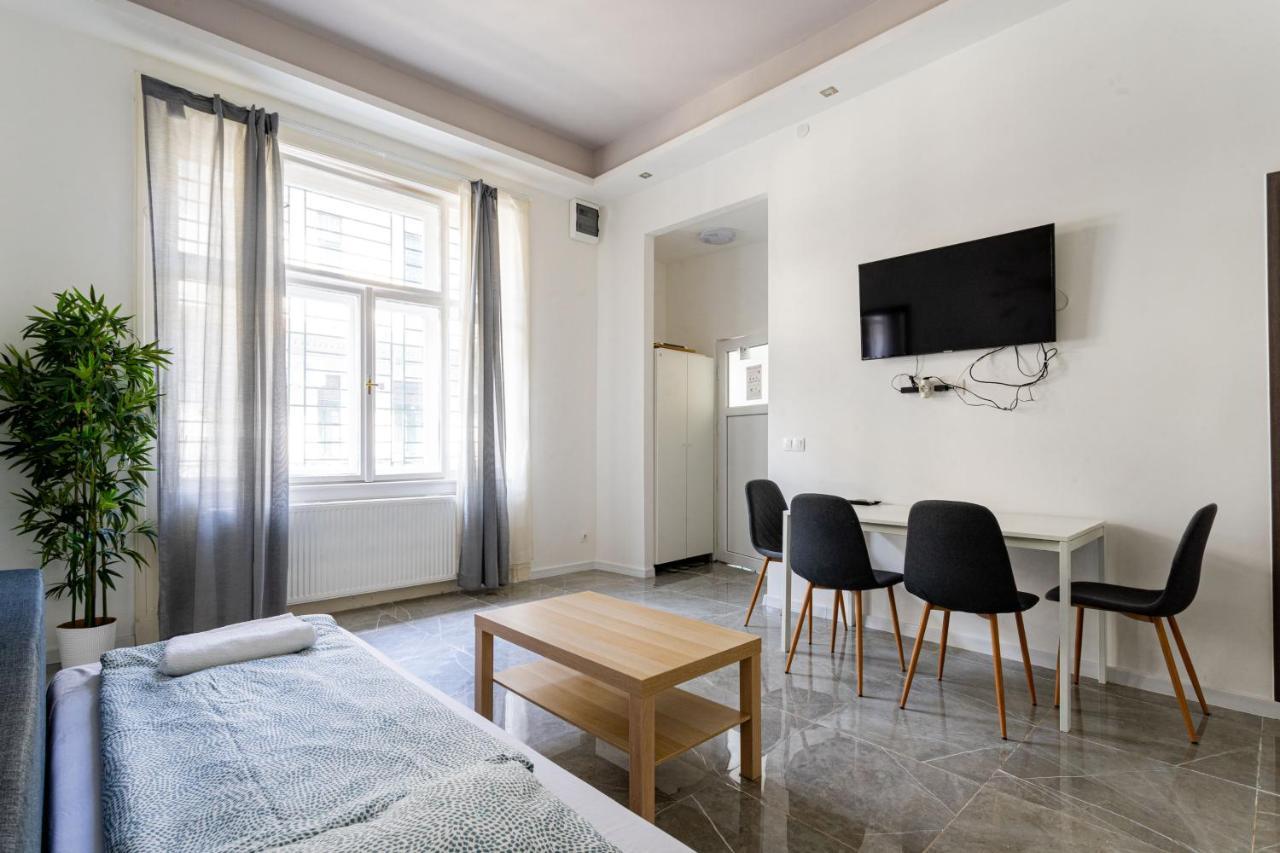 Modernized Condo At Kiraly 51 Budapeste Exterior foto